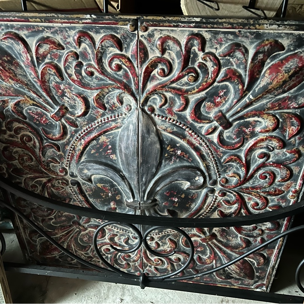 BOUGHT FROM HOBBY LOBBY NEVER USED BEEN IN STORAGE. HUGE METAL DECOR . 2